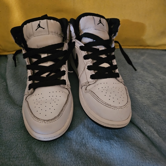 Jordan Kids Black and White High-Top Sneakers - Picture 4 of 13